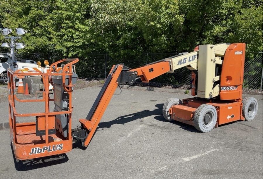 2019 JLG E300AJP - Image 2