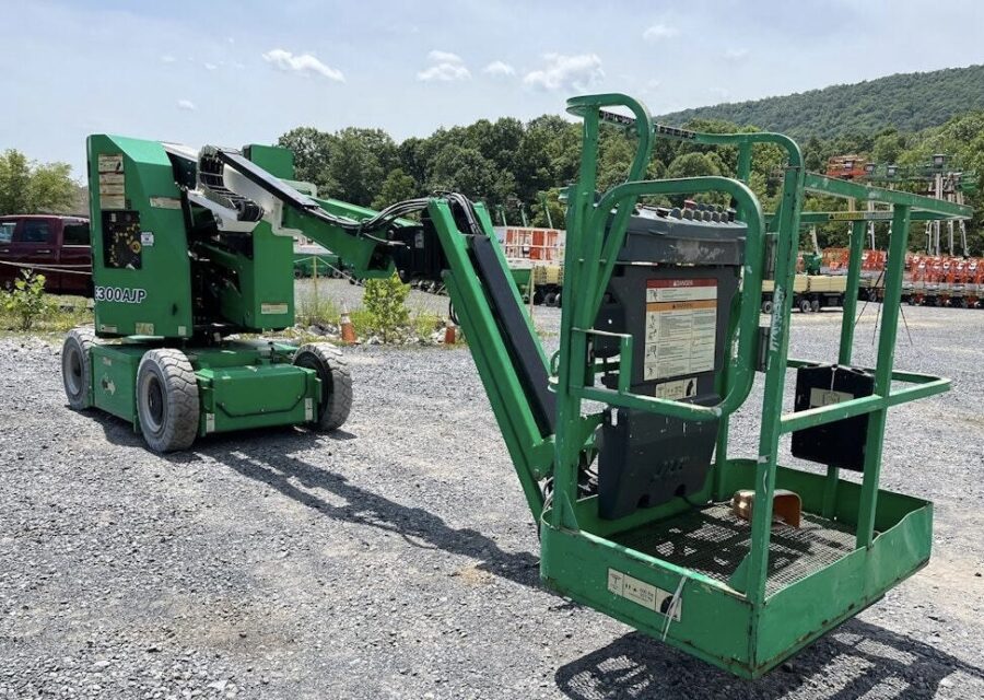 2018 JLG E300AJP - Image 3