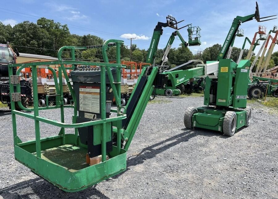 2018 JLG E300AJP - Image 2