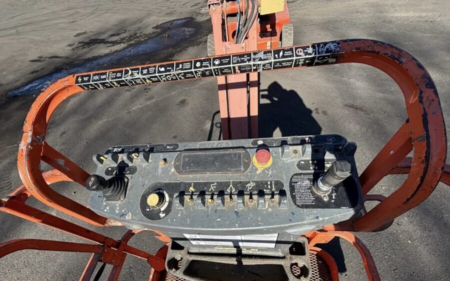 2015 JLG E400AJPN - Image 5
