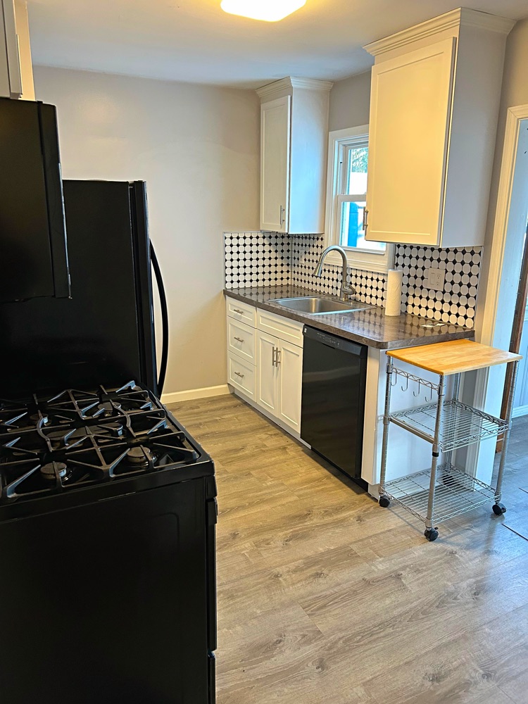 1379 Lander - Image 11