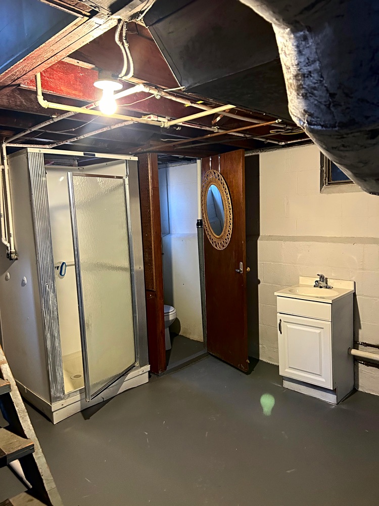 1379 Lander - Image 6