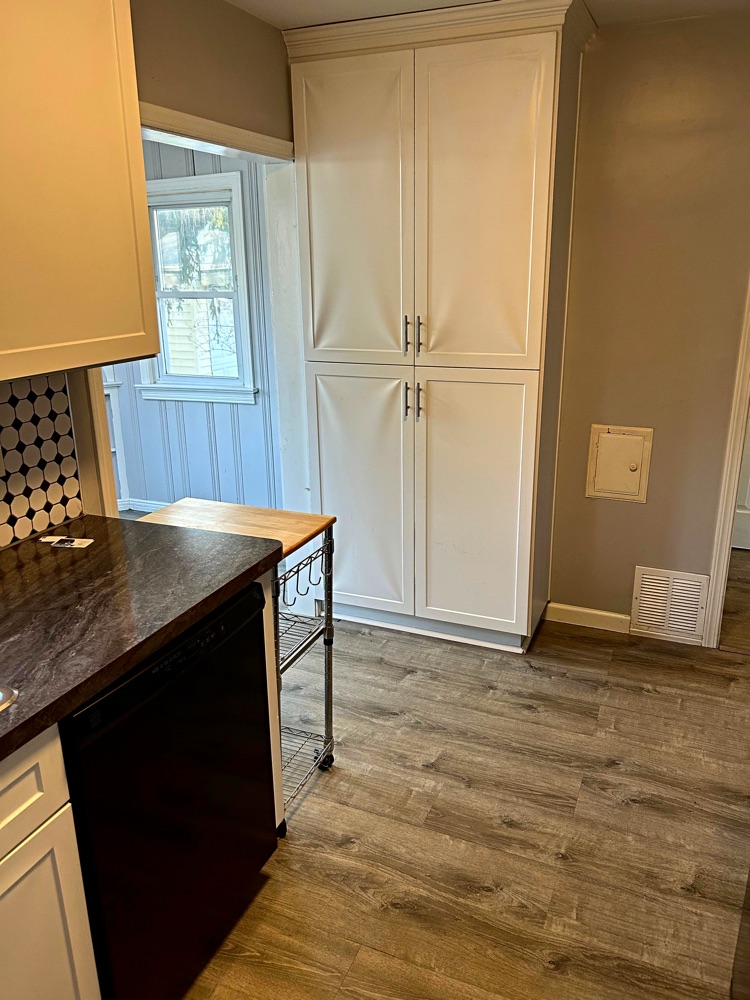 1379 Lander - Image 9