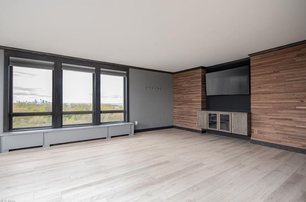 Available Suites Bratenahl Place